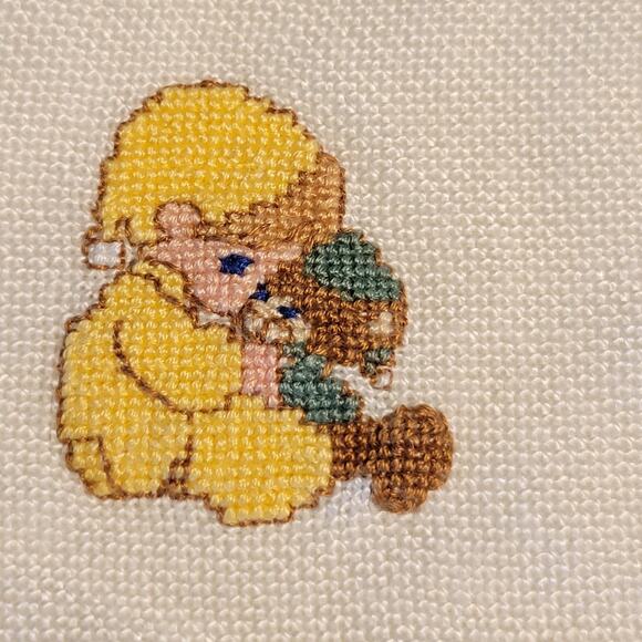 Vintage Handmade Baby Blanket w/ Embroidered Kids & Fringe Edges 36"x36" - Picture 12 of 16